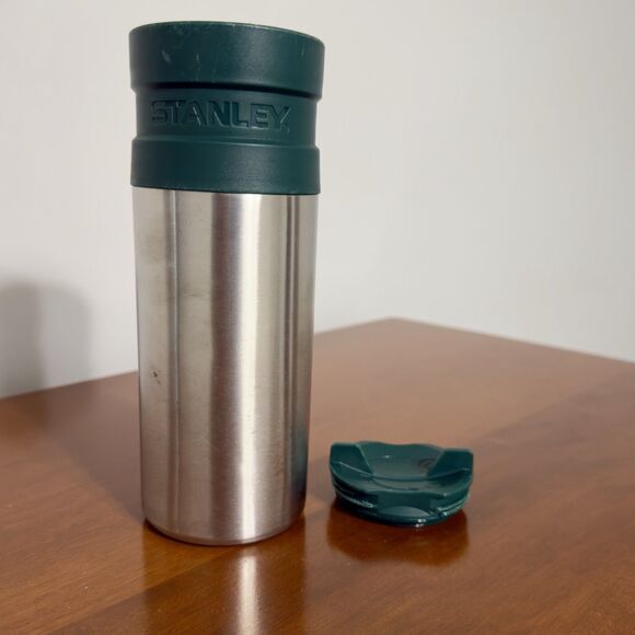 Stanley Thermos With Stanley Classic Series Legendary Vacuum Insulated Mug - Picture 2 of 8